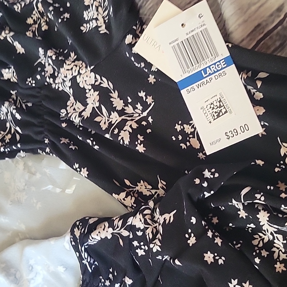 Dress - Picture 5 of 5
